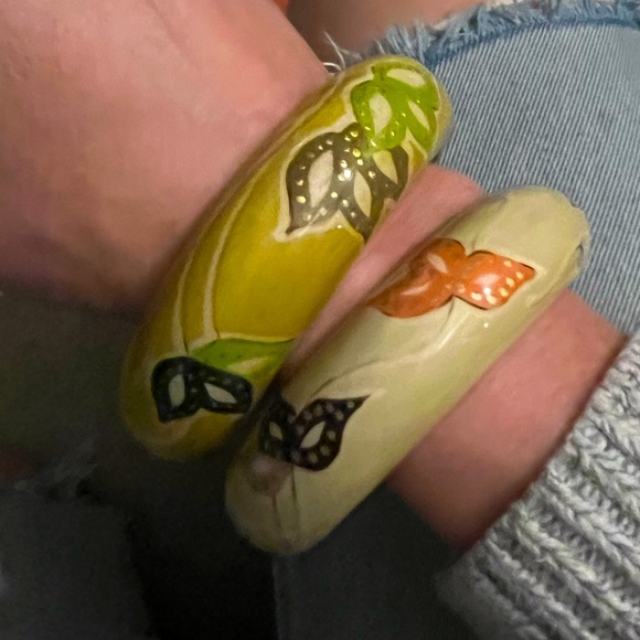 Two hand painted flower wooden bangle bracelets - Picture 4 of 5